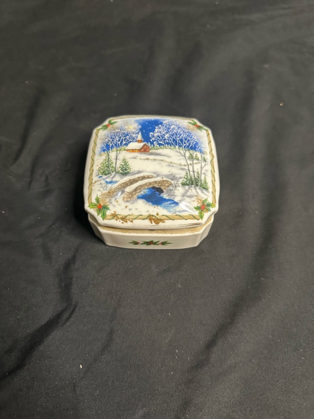 Melodies of Christmas “silent night” music box
